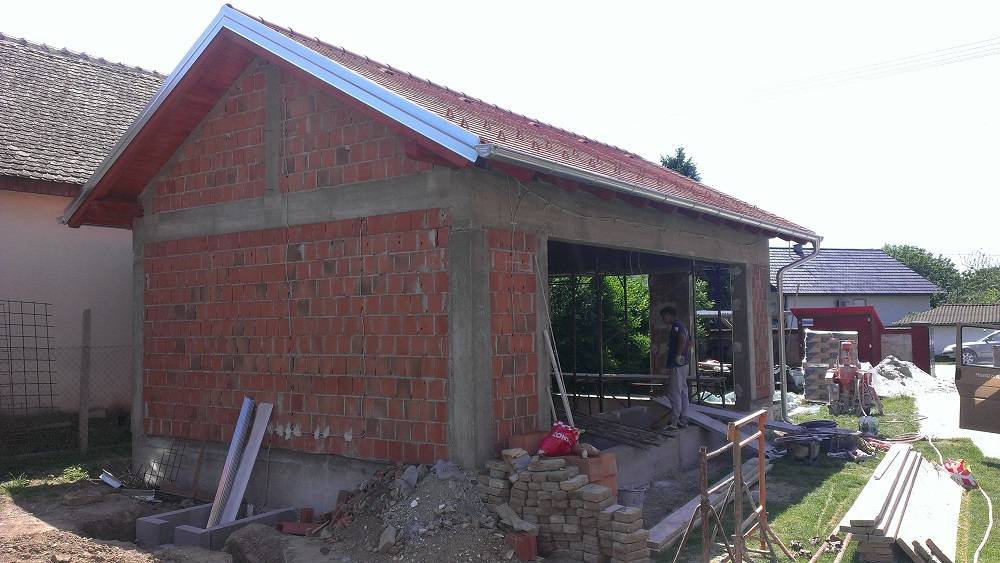 Zidana konstrukcija s krovištem – Bazen Popovac