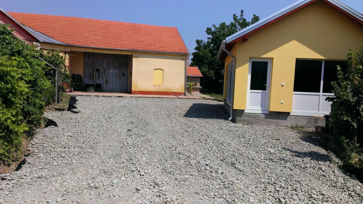 Nasipavanje i formiranje dvorišta – Bazen Popovac