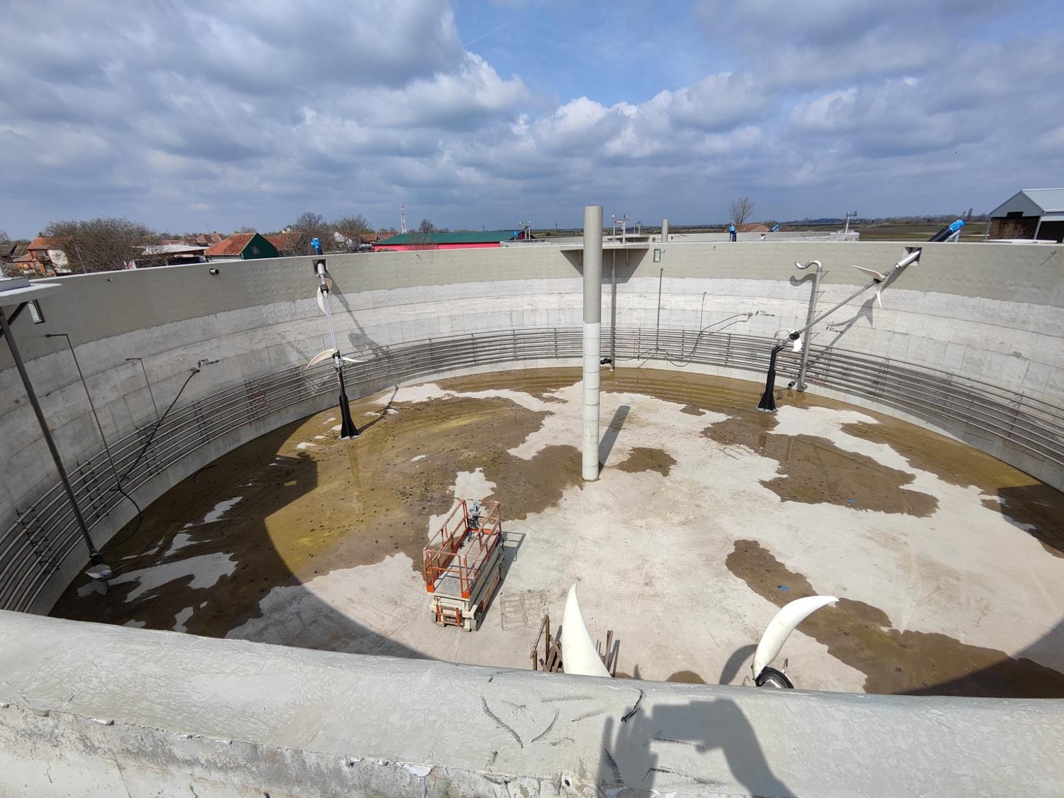 Spremnik s ugrađenim miješalicama i cjevovodima – BPS Alter Biogas I