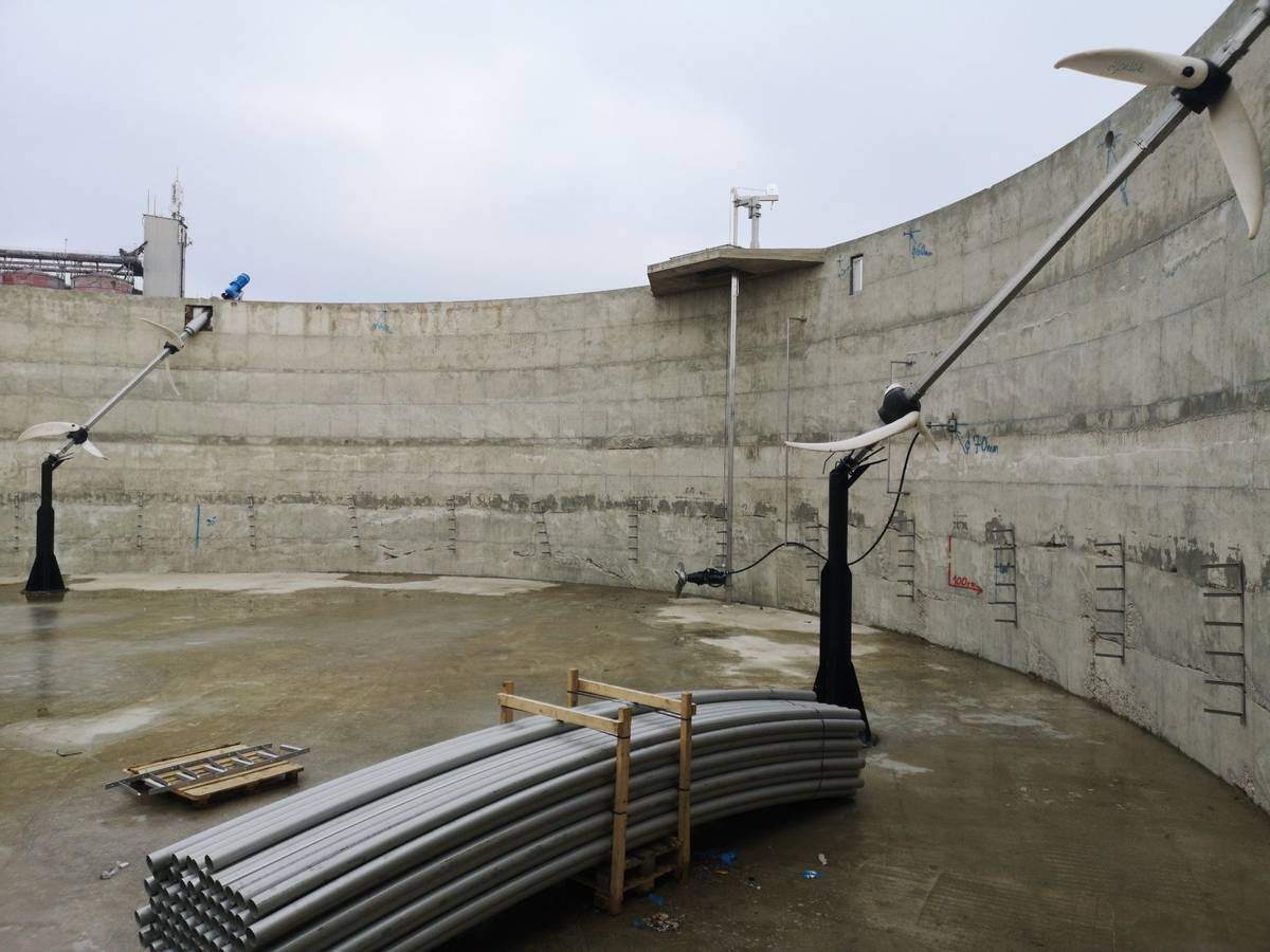 Unutrašnjost spremnika s miješalicama – BPS Bašaid