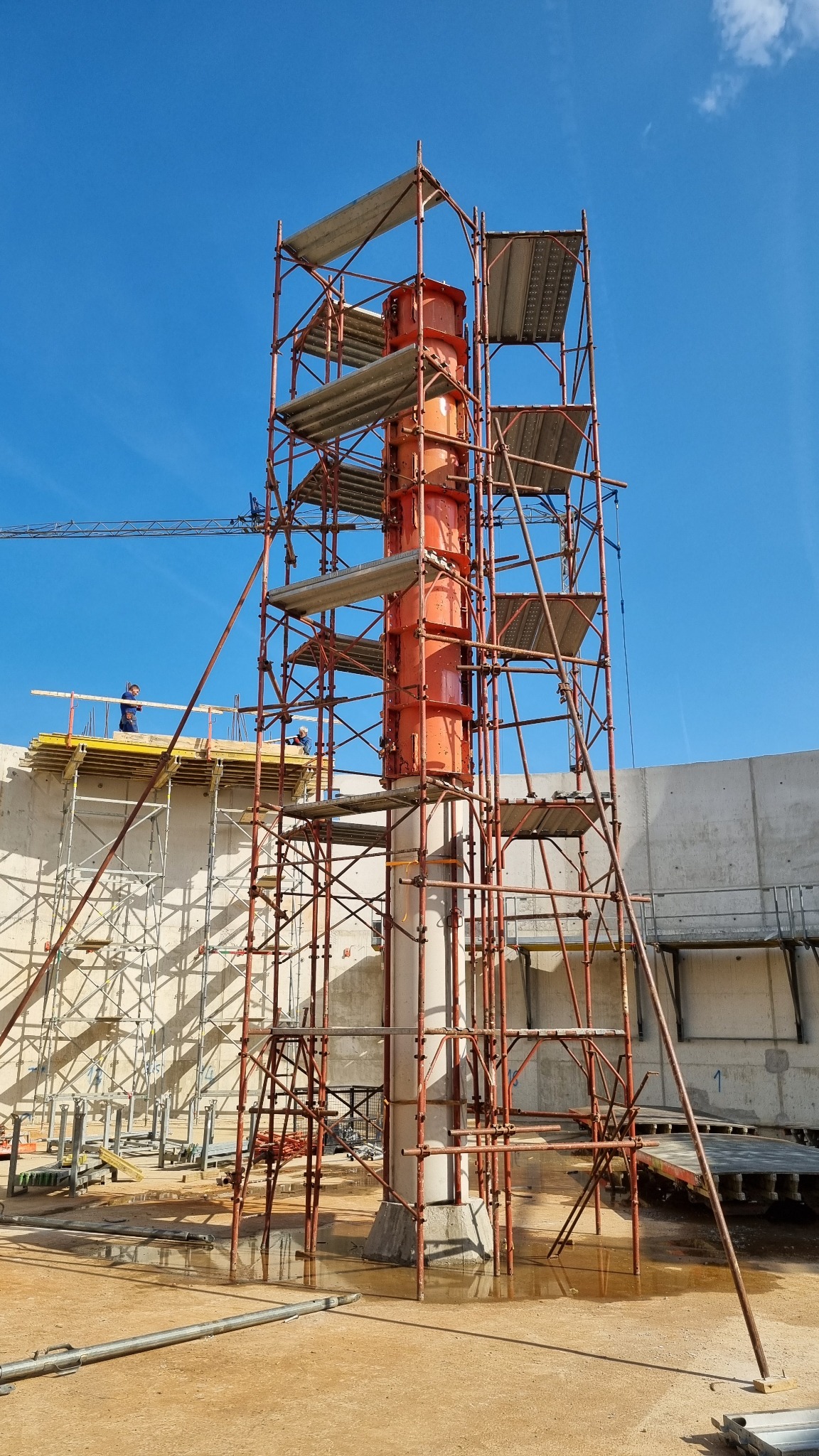 Središnji stup sa skelom – BPS Kutjevo