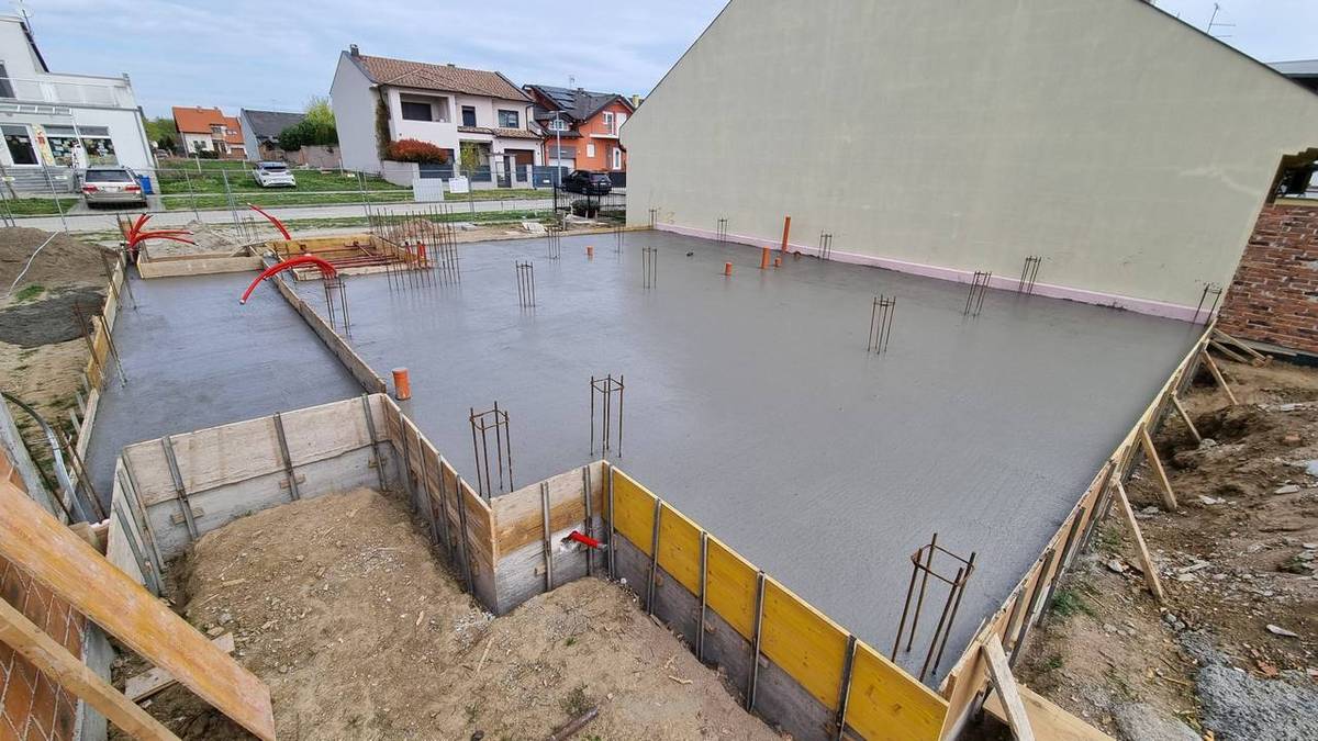 Betoniranje temeljne ploče – Stambena zgrada s tri stambene jedinice Osijek