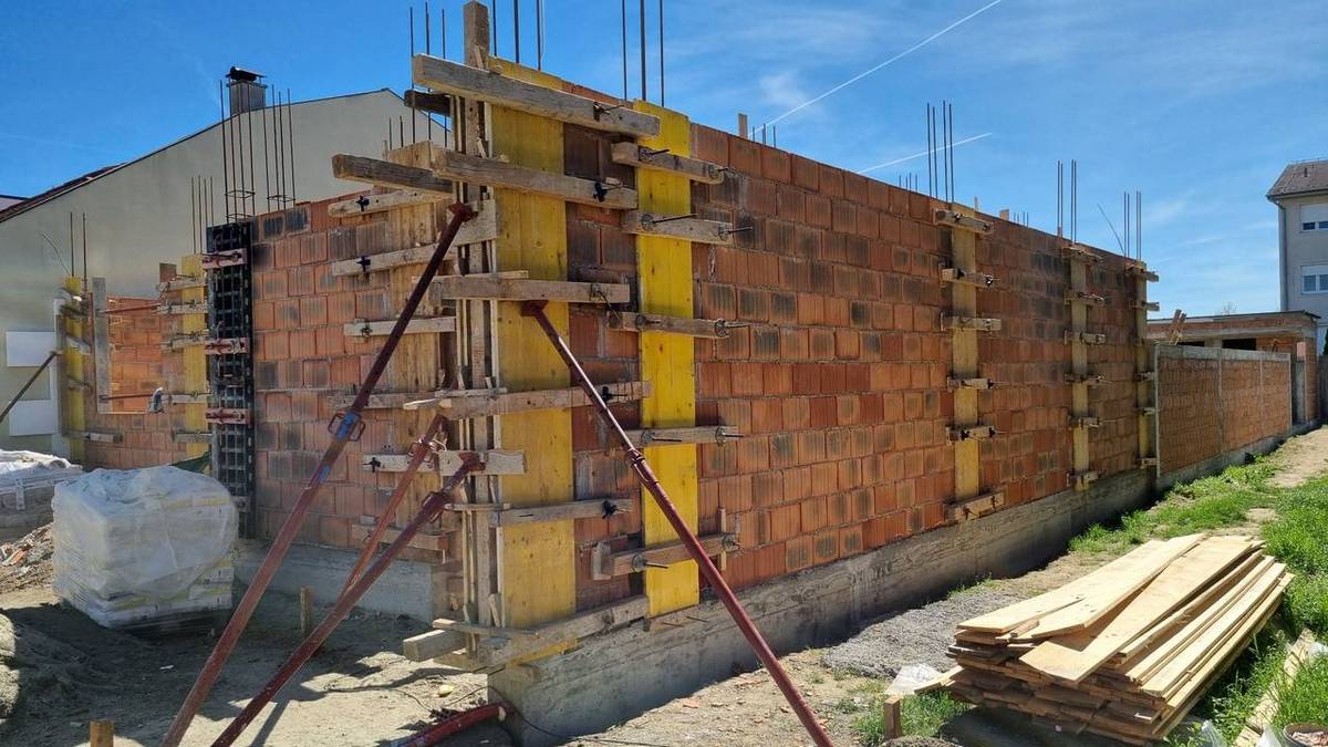 Zidanje prizemlja – Stambena zgrada s tri stambene jedinice Osijek