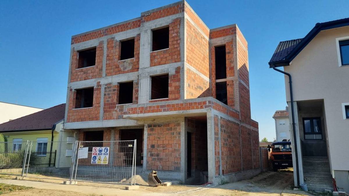Roh-bau faza objekta – Stambena zgrada s tri stambene jedinice Osijek
