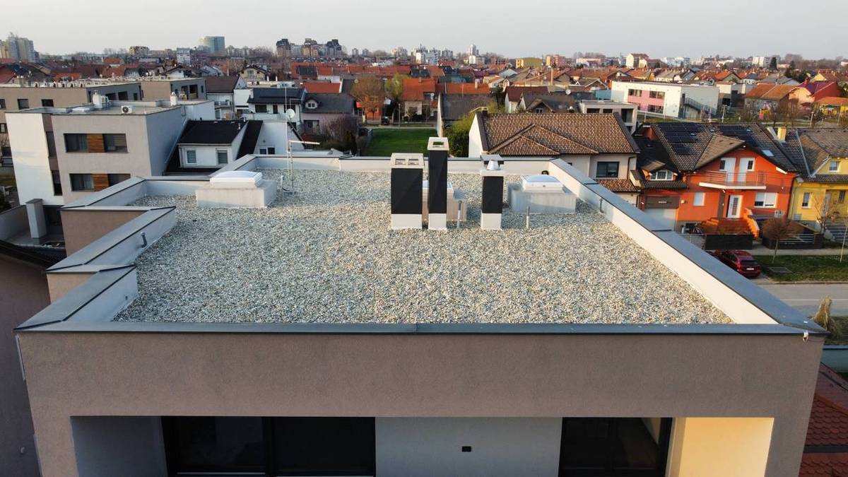 Završeni ravni krov – Stambena zgrada s tri stambene jedinice Osijek