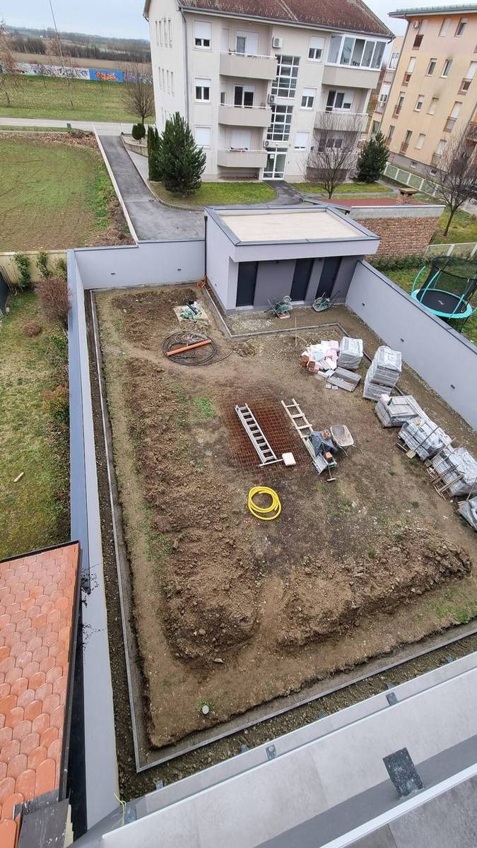 Uređenje dvorišta – Stambena zgrada s tri stambene jedinice Osijek